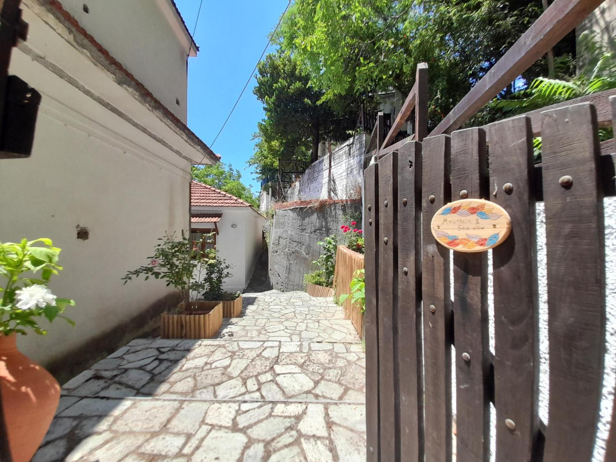 Mountain And Sea View Villa Miliész Kültér fotó